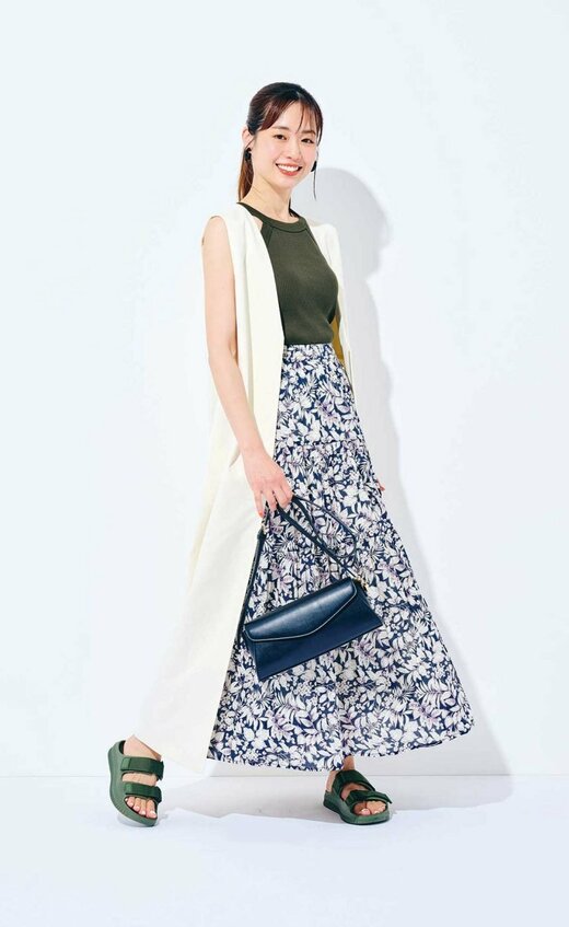 ジレワンピ×柄スカートで華やかコーデ