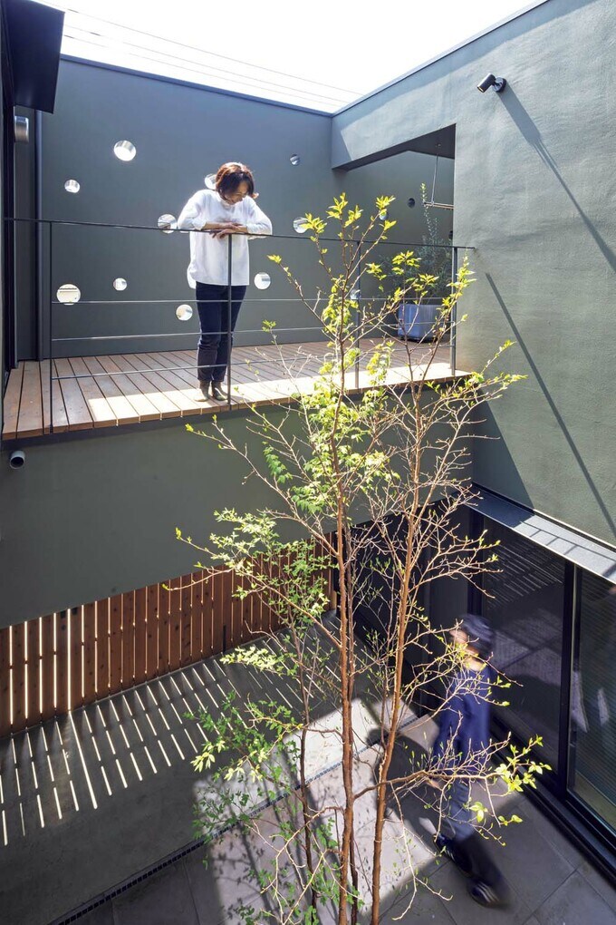 中庭と2階バルコニー