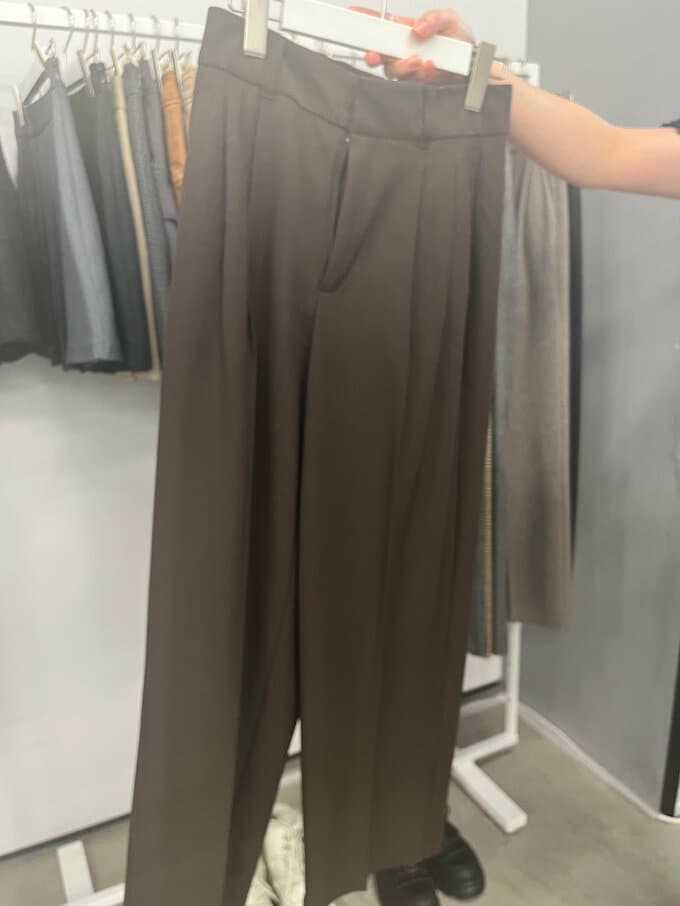 タックワイドパンツ