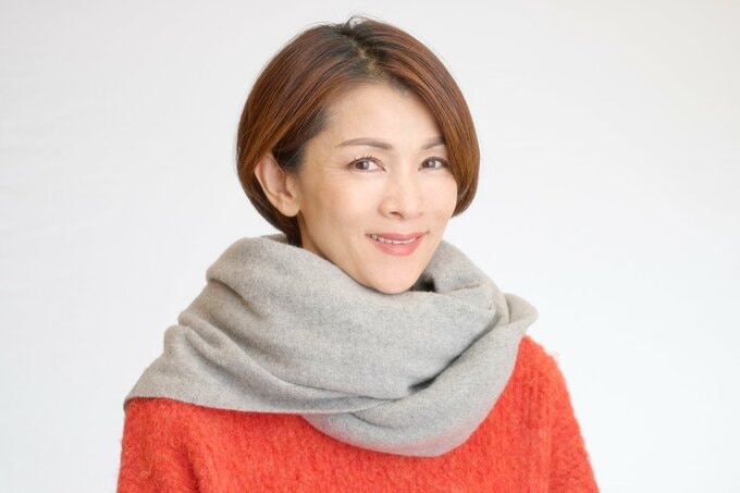 マフラーをした女性正面