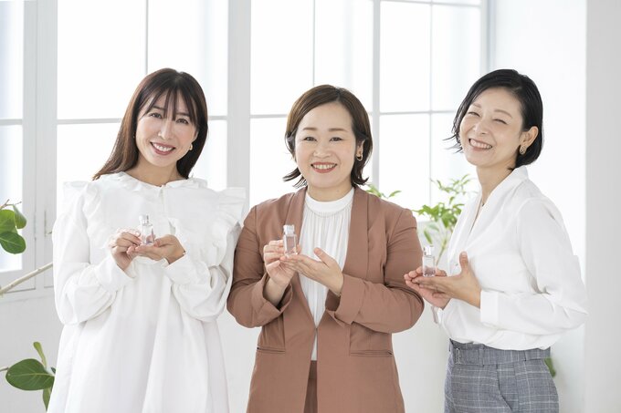 女性3名