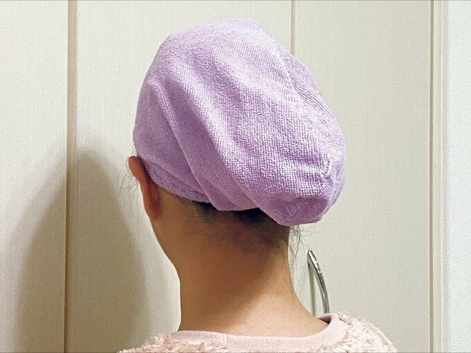 浴用ターバンを頭に巻いている女性