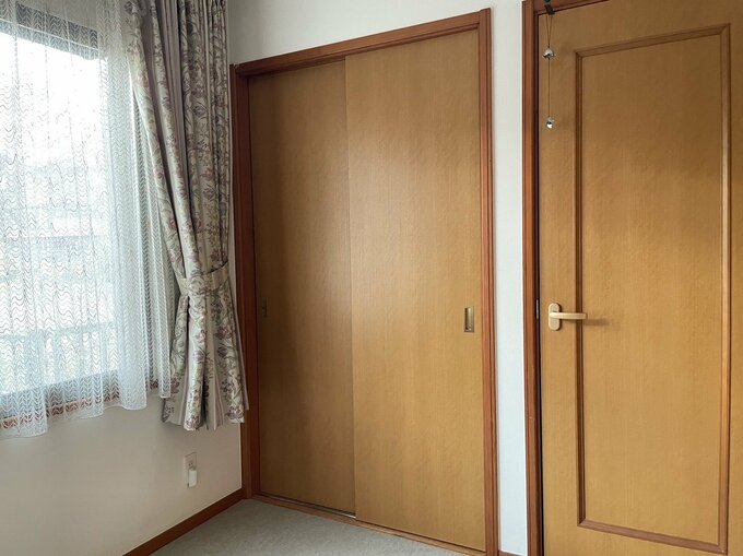 日中は押し入れの中にお布団をしまっています。