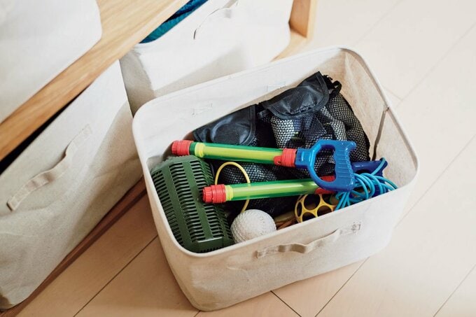 ボックスに外遊びグッズ