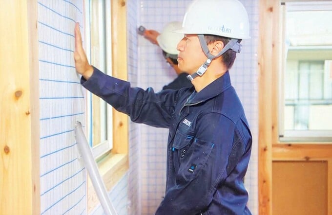 デコス「デコスファイバー」の施工風景