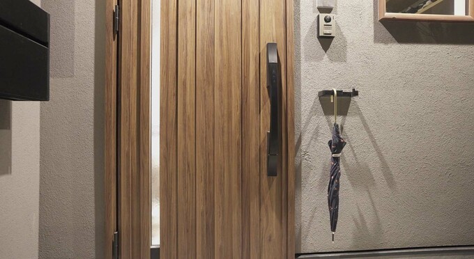 玄関ドアとフック