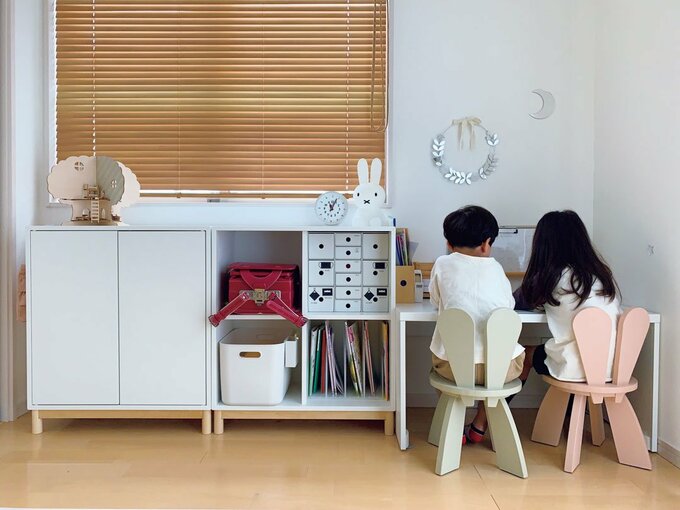 子ども部屋に子ども2人