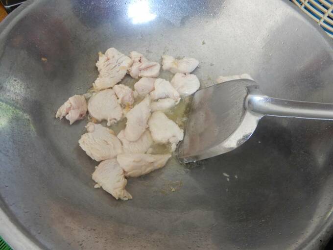 鶏肉は一口大に