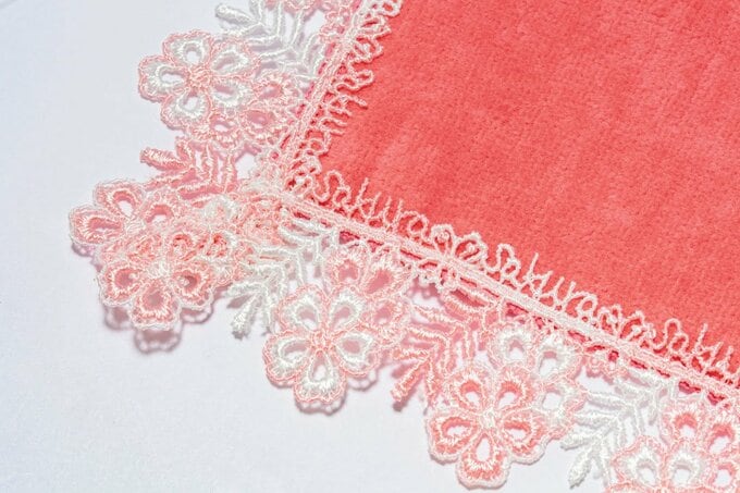 ピンクハンカチのレース