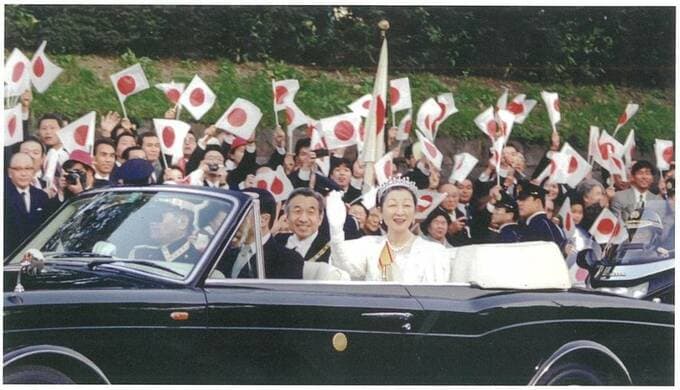 天皇皇后両陛下のパレードの様子