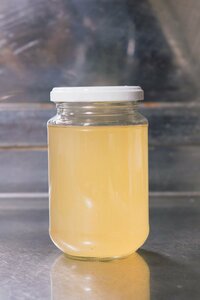 フルーティーな風味の酢が完成。