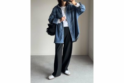 GU「タックワイドパンツ」で“ヒールなし”でもスタイルアップ。158cm・40代の春コーデ