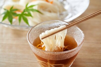 「いつものそうめん」がぐんとおいしくなるコツ3つ。無限に食べられるトッピングも
