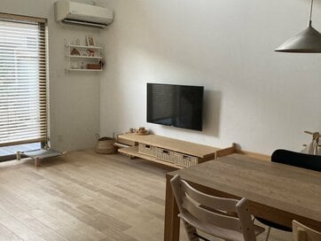 狭いリビングでも「オモチャが散らからない」家づくりの工夫。子どもがのびのび遊べる