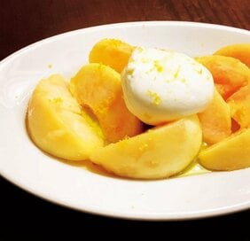 1品で食卓が華やかになる副菜。フルーツとチーズの相性は抜群