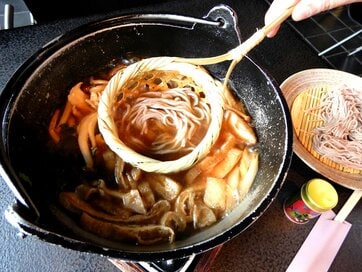 キノコのうま味たっぷり！軽井沢「村民食堂」の投じ蕎麦をおうちで再現