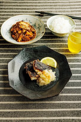 笠原将弘さんの「塩サバのネギソースがけ」献立。絶妙なピリ辛さでご飯が進む