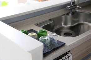 ティータオルの上に食器