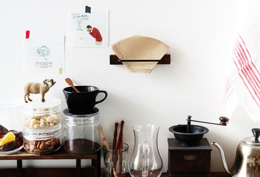 インテリアにフィットするコーヒーフィルターホルダー