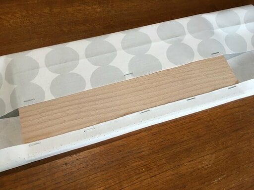 生地を留めた棚板