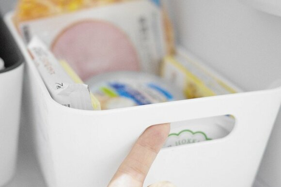 わが家では、イケアの白いボックスにまとめて