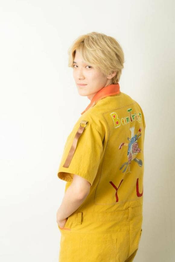 安藤優さんうしろポーズ