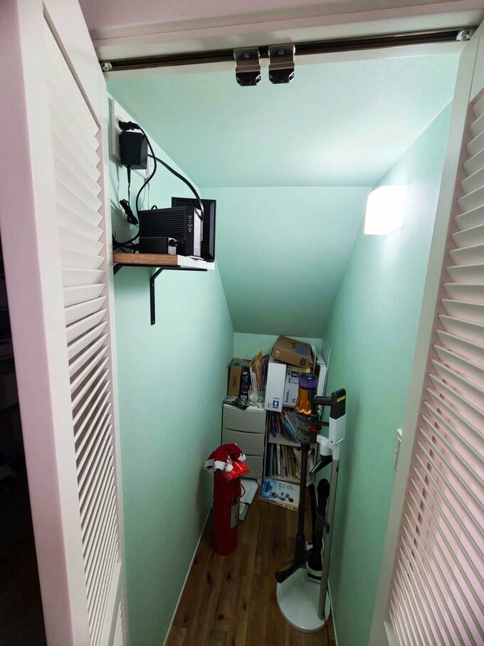 リビング横の階段下収納