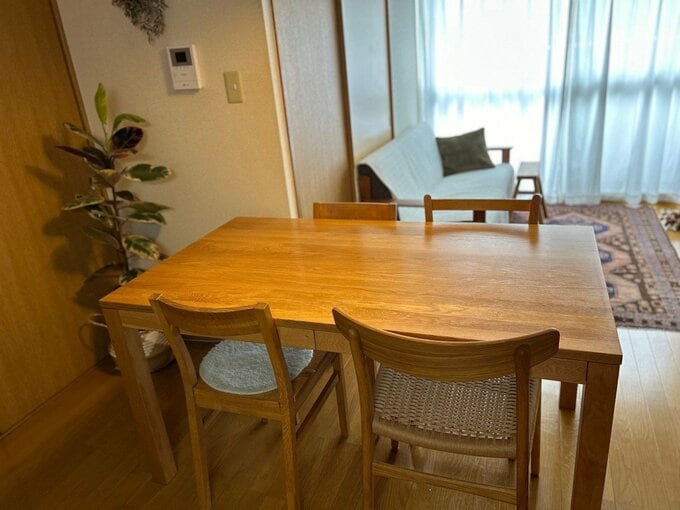 ダイニングテーブルひき