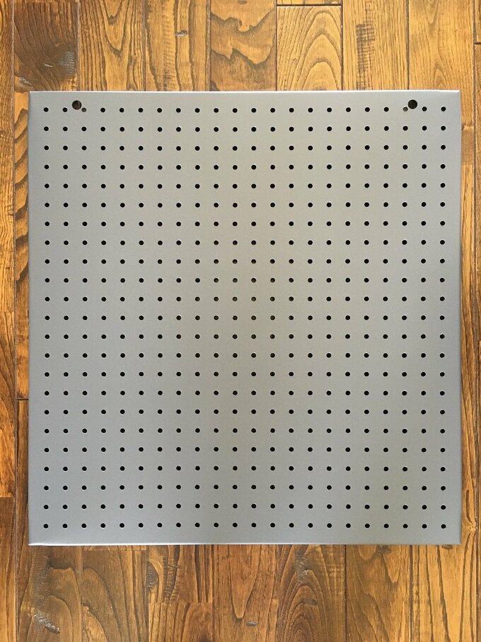 スチール製のペグボード