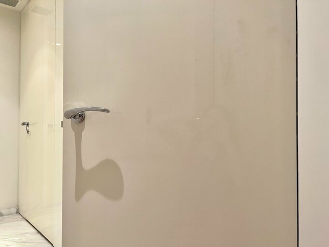 シューズクローゼットの扉