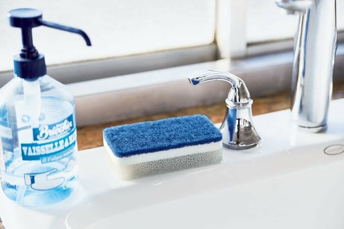 シンクにスポンジ