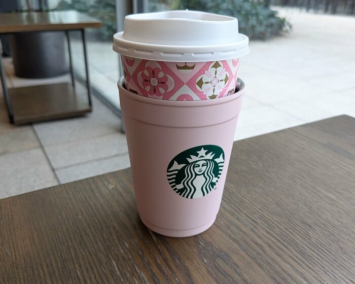 スタバの桜シリーズ」2026年は“大人っぽピンク”に注目。コラボ