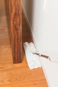 家具と壁の間は掃除道具を入れやすい隙間をつくる