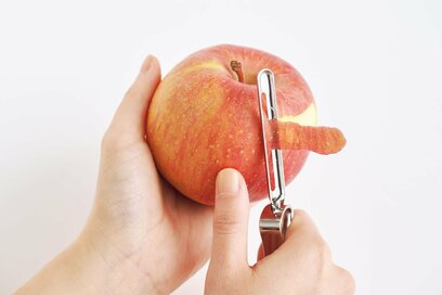 毎日の料理がラクになる、キッチンの名品3選。気持ちよく皮がむけるピーラーも