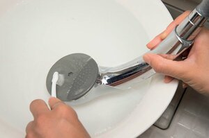古歯ブラシでこすり洗いし、持ち手はクロスでからぶきする