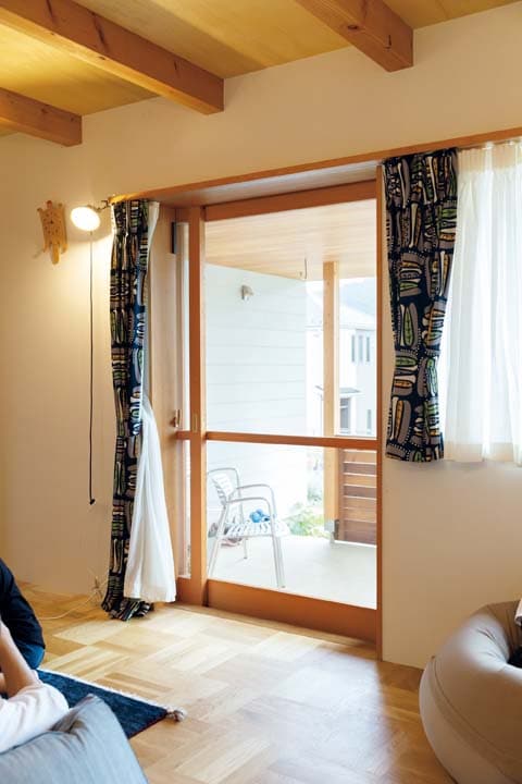 リビングとつながるテラス