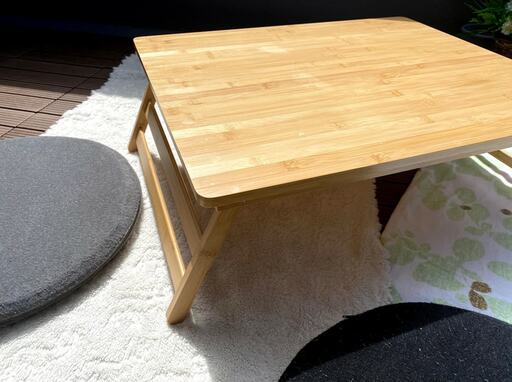 ベランダに家具やクッションをセット