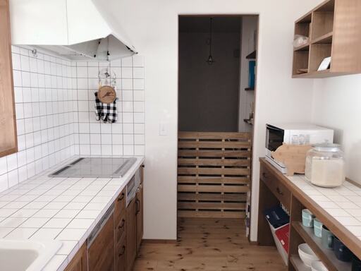 キッチン奥のパントリー