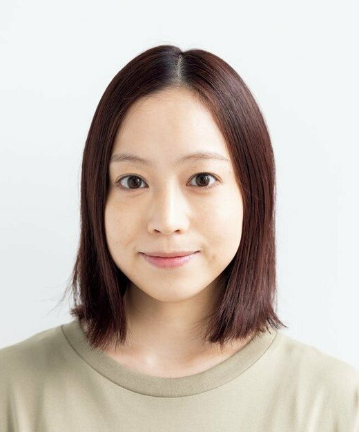 正面女性