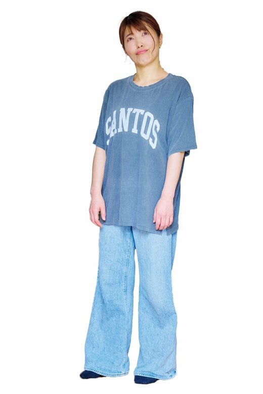 オーバーサイズの服を着たほりえさちこさん