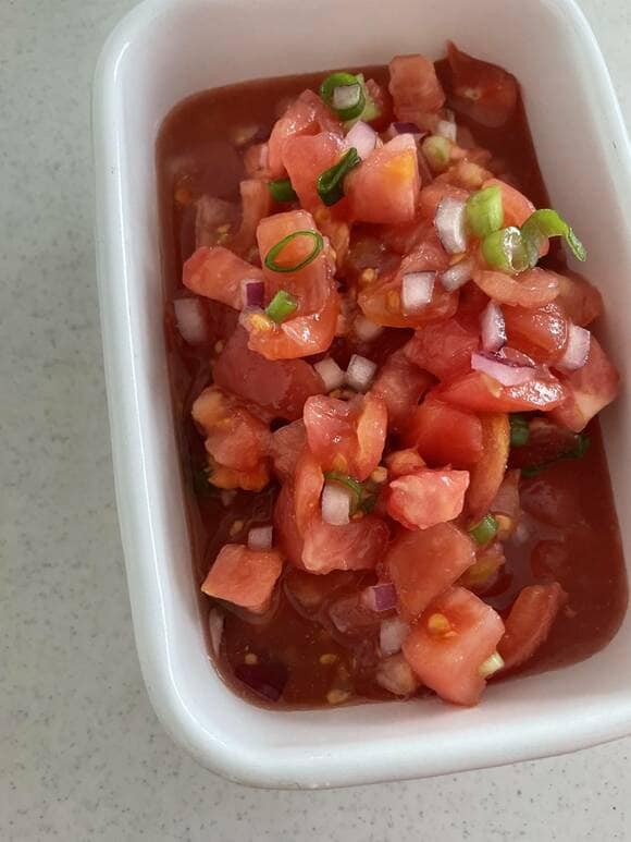 容器にサルサ