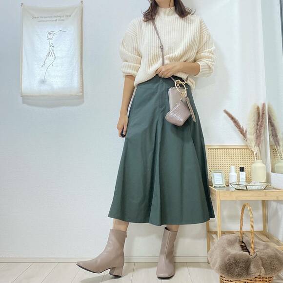 フレアスカートでお出かけコーデ