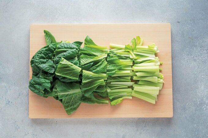 切ったコマツナ