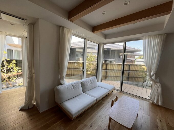 大きな窓のあるLDK