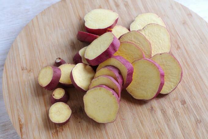 カットしたサツマイモ