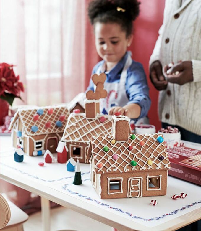 ジンジャーブレッドハウスセットと子ども