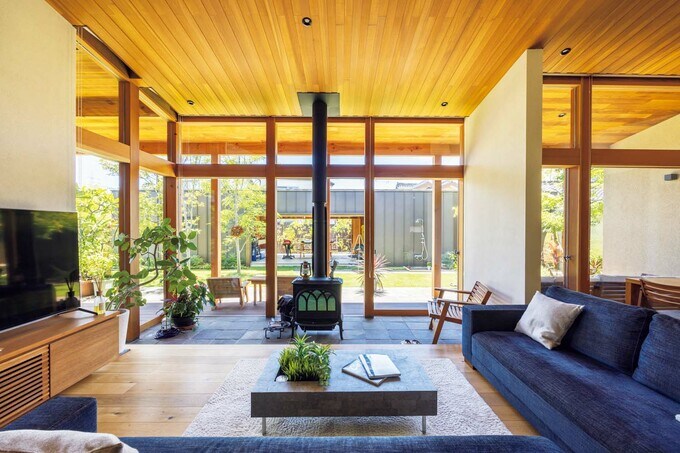 庭とつながる土間リビング