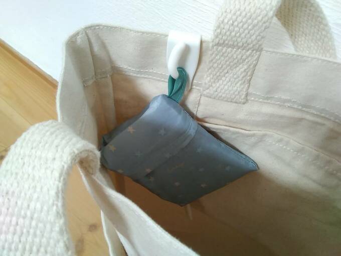 フックにエコバッグ