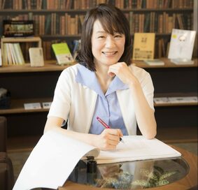 映画『羊と鋼の森』の原作者・宮下奈都さんが語る、書くことと食べること