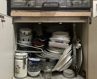 50代、義実家の片付けで「大量の食器」を仕分けるコツ。9割のものはほぼ使われない